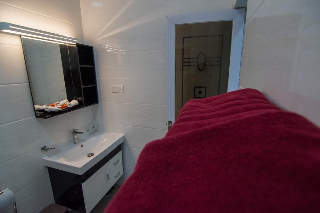 Cozy Sea View Luxury Apartment, Fully Furnished, 2 Bedrooms, 2 Bathrooms Dehiwala-Mount Lavinia Esterno foto