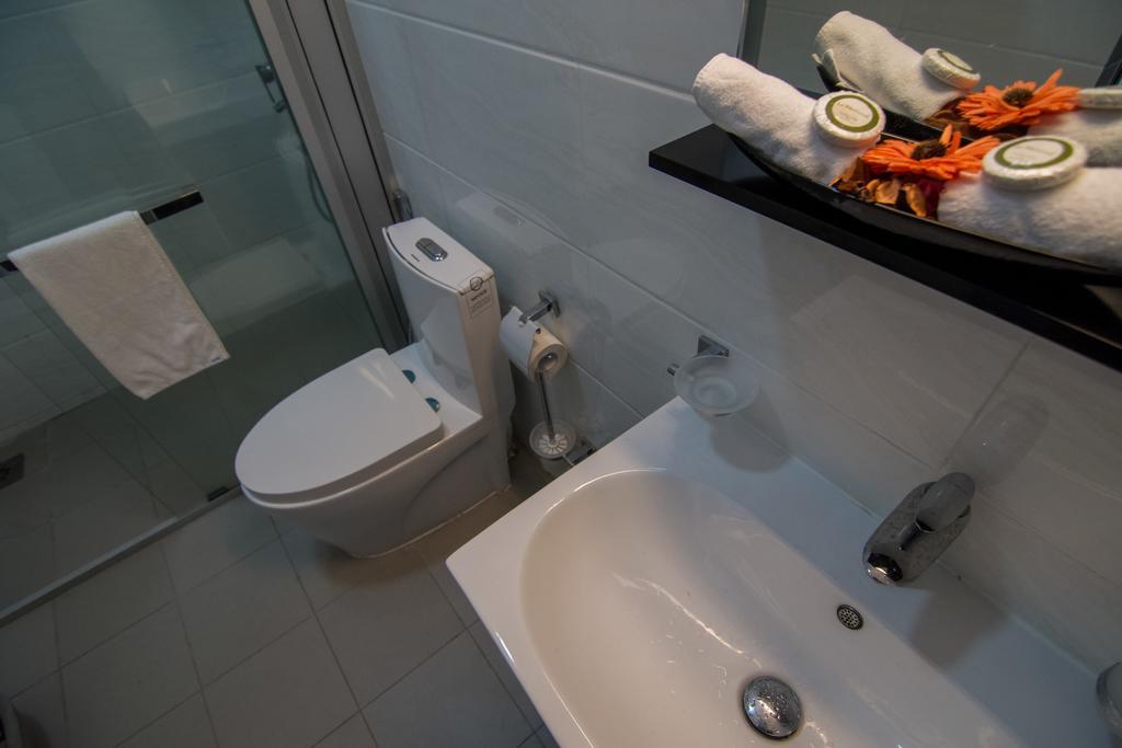Cozy Sea View Luxury Apartment, Fully Furnished, 2 Bedrooms, 2 Bathrooms Dehiwala-Mount Lavinia Esterno foto